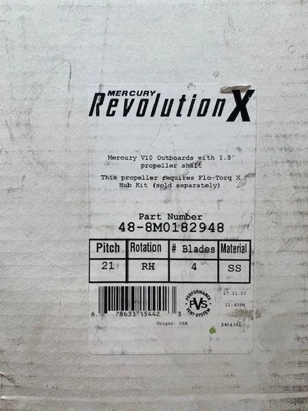 New Mercury Revolution X 21 pitch RH propeller 48-8M0182948