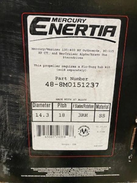 New Mercury Enertia 18 pitch RH propeller 48-8M0151237 open box
