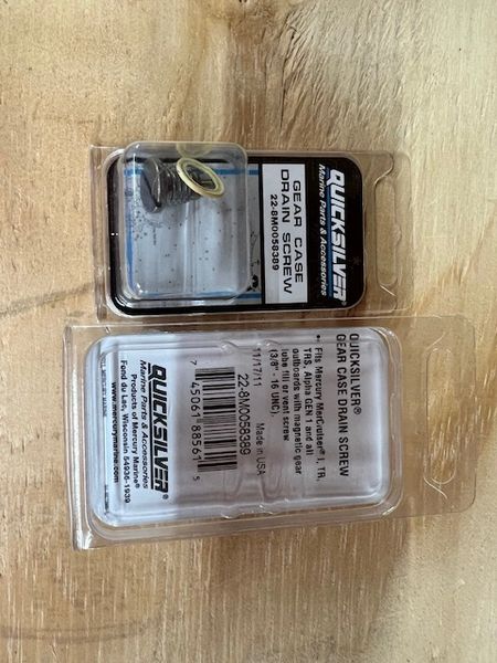 22-8M0058389 screw kit new by Mercury