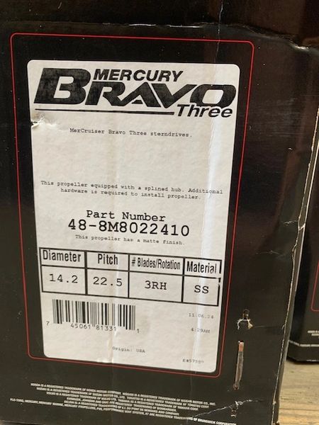 New Mercury Bravo III propeller 22.5 pitch RH 48-8M8022410