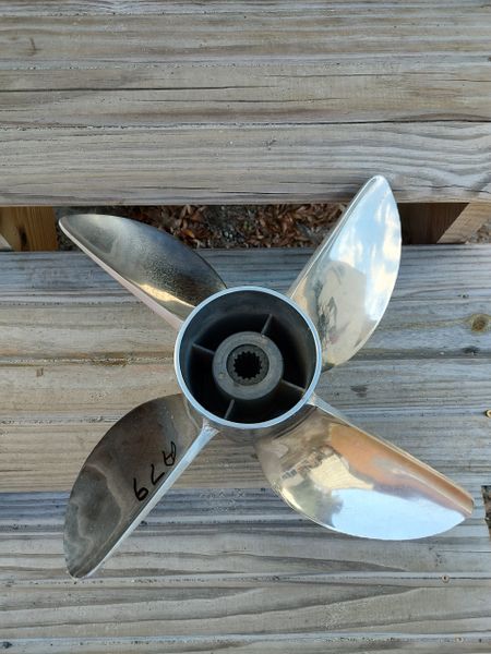 Used Hydromotive Intimidator QL4 Propeller 28 pitch RH 1" Shaft 15 Spline Prop Shaft Hub