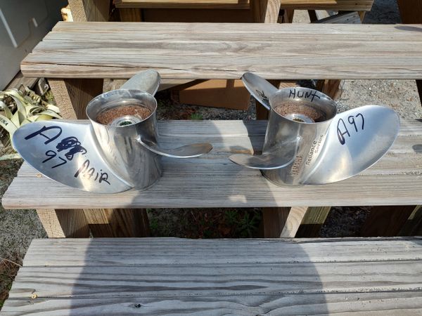PAIR Yamaha Reliance Series Propeller 14.25 x 18p M-RH ML-LH Props A97