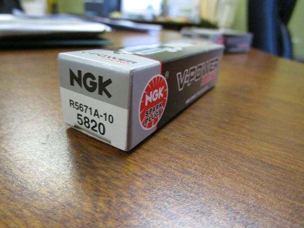 NEW NGK spark plug R5671A10 stock 5820 V-Power Racing