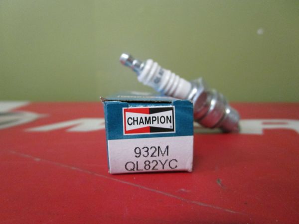 Champion spark plug 932M QL82YC