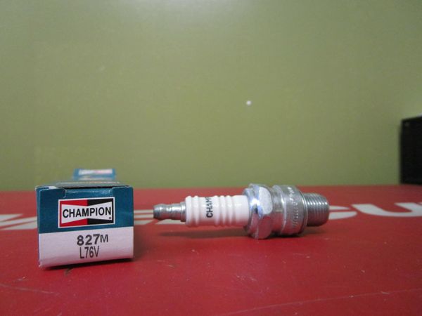 Champion spark plug 827M L76V