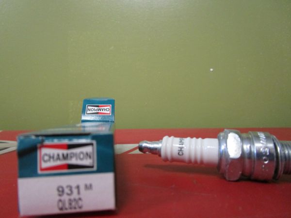 Champion spark plug 931M QL82C