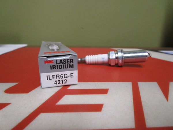 NEW NGK spark plug ILFR6G-E stock 4212