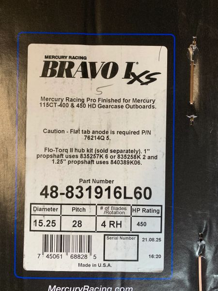 NEW Mercury Bravo I XS 28 Pitch 48-831916L60 RH