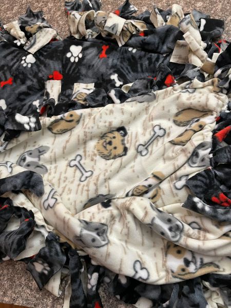 Paw Print and Dogs ( tie blanket)