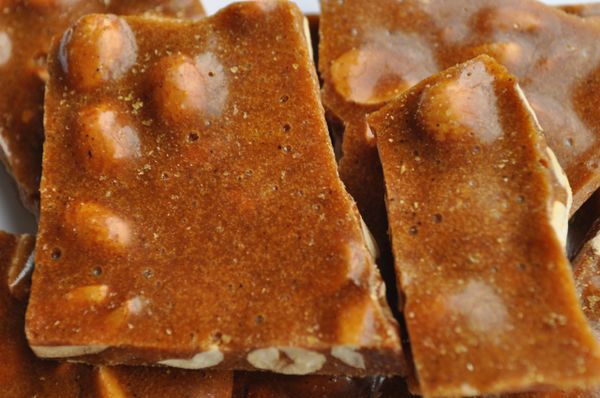 Peanut Brittle with Cayenne (MILD) (8 oz.resealable pouch)