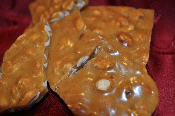 Peanut Brittle with Bacon (8 oz. resealable pouch)