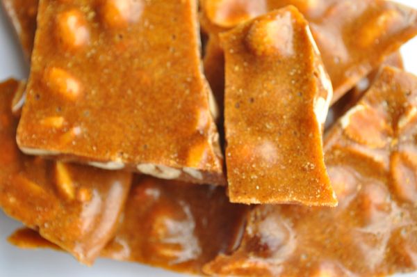 Peanut Brittle with Cayenne (Medium)(8 oz.resealable pouch)