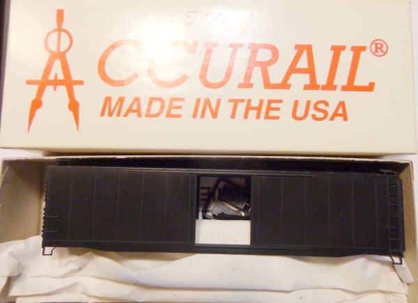 ACCURAIL 5100- 50 FT S.D. BOXCAR UNDECORATED-BLACK