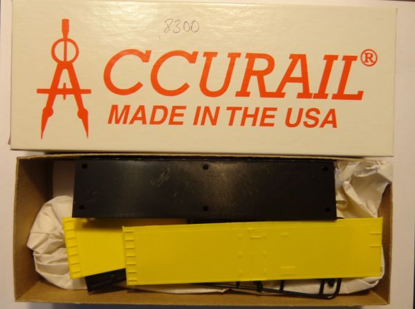 ACCURAIL 8300 HO SCALE 40 FT STEEL REEFER, UNDECORATED, YELLOW SIDES.