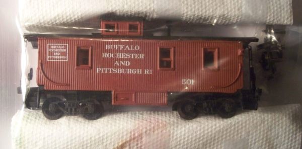 BUFFALO ROCHESTER AND PITTSBURGH CABOOSE SET HO SCALE