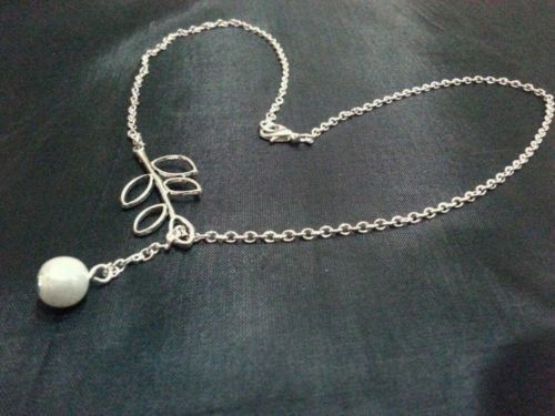 Cream Imitation Pearl Lariat Style Silver Plated Necklace