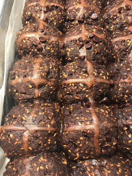 CHOC CHIP HOT CROSS BUNS 6 pack