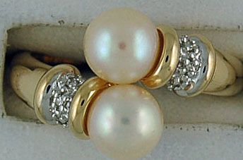 Ladies Twisted Pearl and Diamond Chip Ring