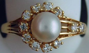 Ladies Pearl and Diamond Halo RIng