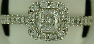 Lady's 1-1/3ctw Diamond Halo Ring