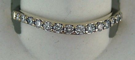 Round Brilliant Diamond Wave Band