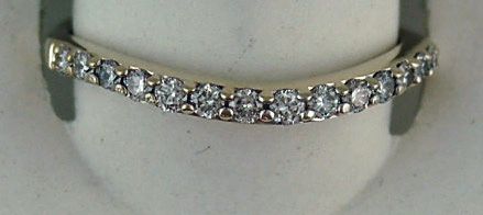 Round Brilliant Diamond Wave Band