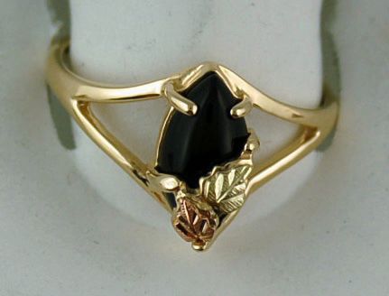 Onyx Marquee Black Hill Gold Leaves