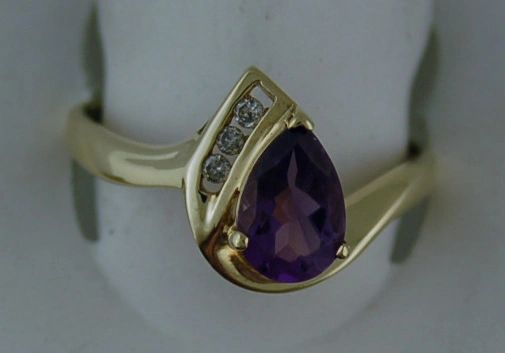 Amythyst Pear Stone 3 Diamonds