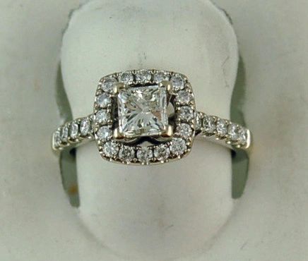 9/10CT With 26 Round Brilliant Diamond Halo 1 1/2CTW