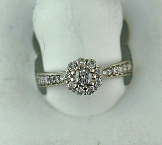 1/4ct With 21 Diamonds Halo 5/8ctw