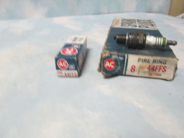 44FFS AC SPARK PLUGS FIRE RING W 4 RINGS 8 PLUGS