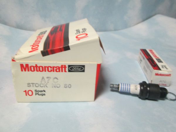 A7C MOTOCRAFT SPARK PLUGS BOX OF 10 1937-1960 CHEVY OLDSMOBILE HUDSON STUDEBAKER CARS GMC TRUCK WILEYS NEW