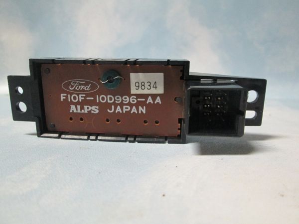 E90F-10D996-BB/F10F-10D996-A FORD SWITCH DASH RESET SWITCH