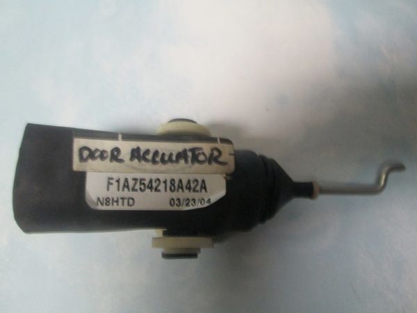 F1AZ54218A42A FORD ACCUATOR NEW OEM