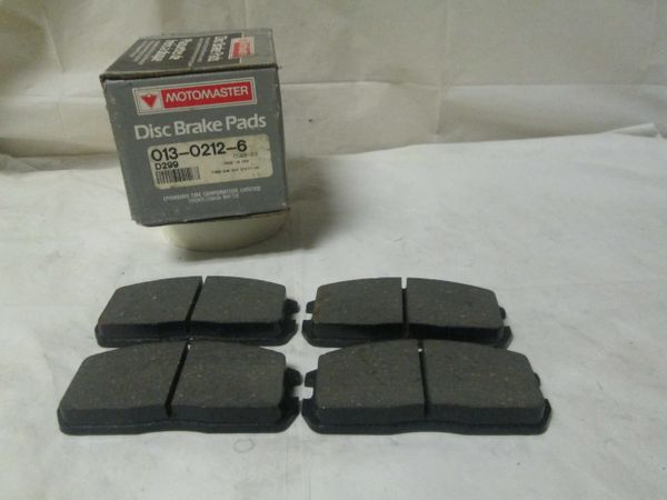 D299 FRONT COLT MIRAGE EAGLE PLYMOUTH DISC PADS MOTOMASTER N0S