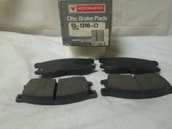 D176 MOTOMASTER FRONT DISC PADS 79-82 HONDA PRELUDE HONDA CIVIC NOS