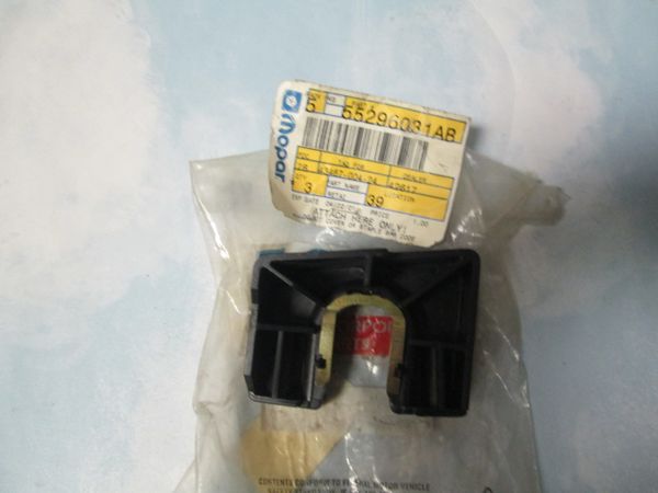 55296031AB RETAINER DOOR LOCK C