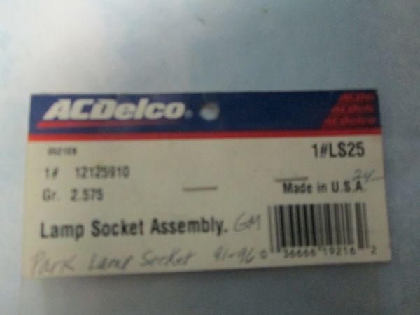 LS25 AC DELCO GM PARK LAMP SOCKET NEW