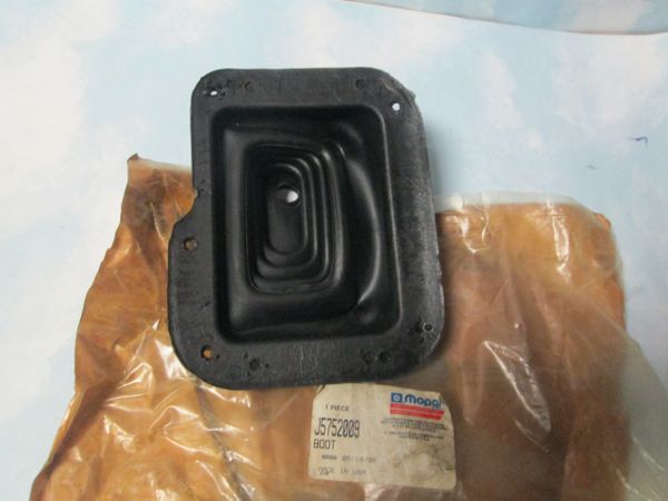 J5752009 TRANSFER CASE SHIFTER BOOT NOS