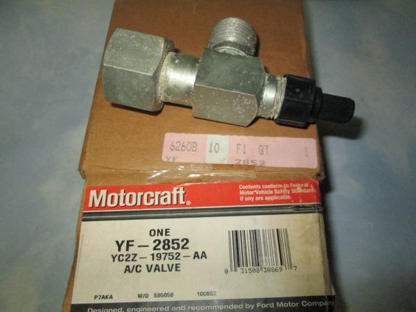 YF-2852 YC2Z-19752 MOTORCRAFT E350 E250 E450 SUPER DUTY A/C REFRIG HOSE VALVE NEW