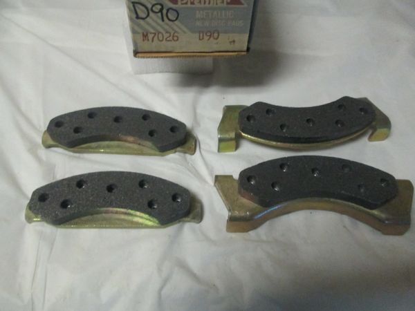 D-90 FRONT DISC METTALLIC PADS/FORD