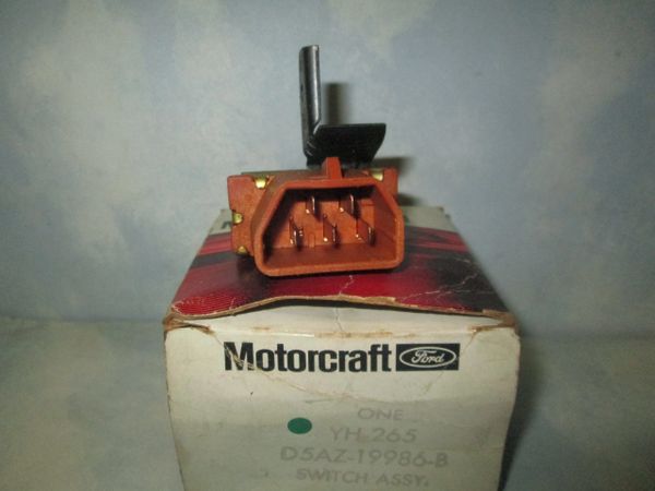 YH-265 D5AZ-19986-B MOTORCRAFT MERCURY MARQUIS LTD SWITCH ASSY NOS