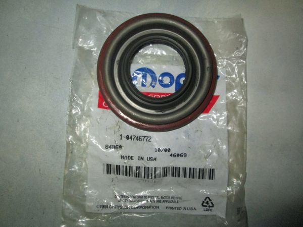 047476772 MOPAR PINION DIFFERENTIAL SEAL NOS