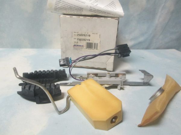 25028219 AC DELCO OEM FUEL LEVER NEW