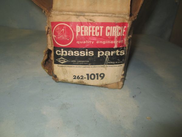 262-1019 GENIUNE PERFECT CIRCLE DANA KING PIN SET NOS