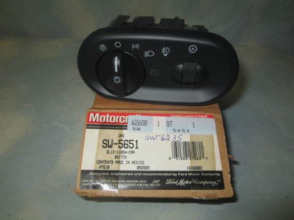 SW-5651 MOTORCRAFT EXPEDITION EXPLORER MOUNTAINEER HEADLIGHT SWITCH NEW