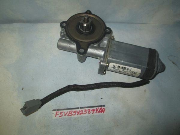 E9DZ-6600-AX FORD OIL PUMP NEW