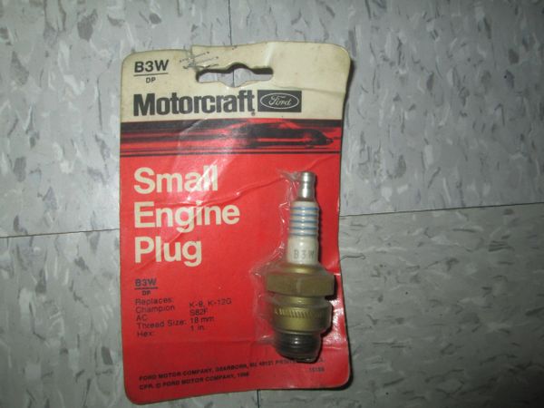 B3W MOTORCRAFT SMALL ENGINE SPARK PLUG 1955-1965 NOS