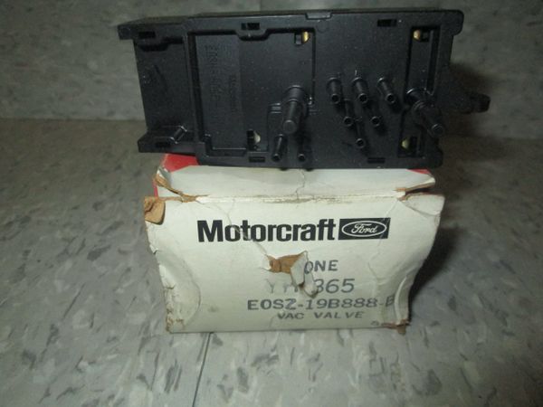 YH-365 MOTORCRAFT 81 MERCURY COUGAR 80-81 FORD T-BIRD HVAC VACUUM CONTROL SWITCH NOS