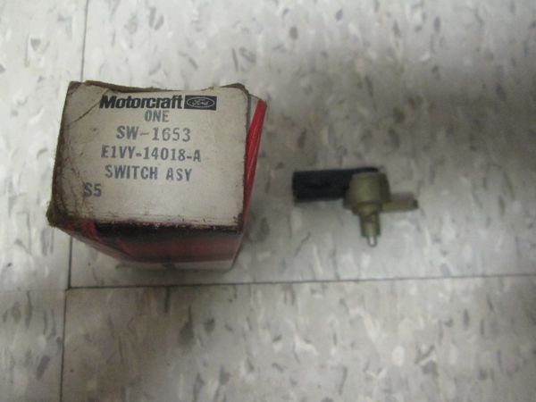 SW-1653 MOTORCRAFT WARNING JAMB DOOR SWITCH 4.6L CROWN VICTORIA E1VY-14018-A OEM NOS